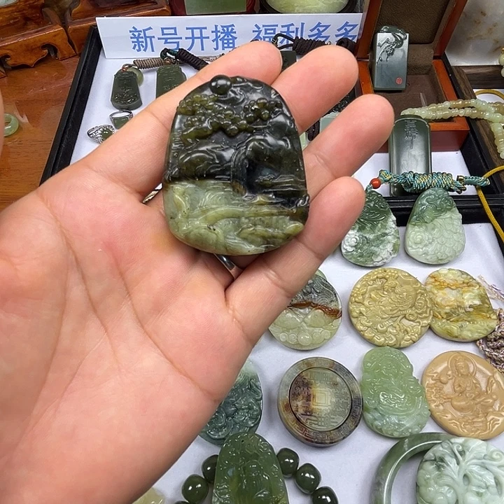 岫玉未镶嵌吊坠(赠链)