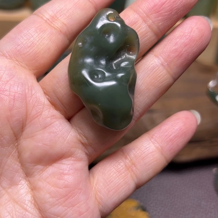 岫岩河磨玉（透闪石质玉）未镶嵌颈饰