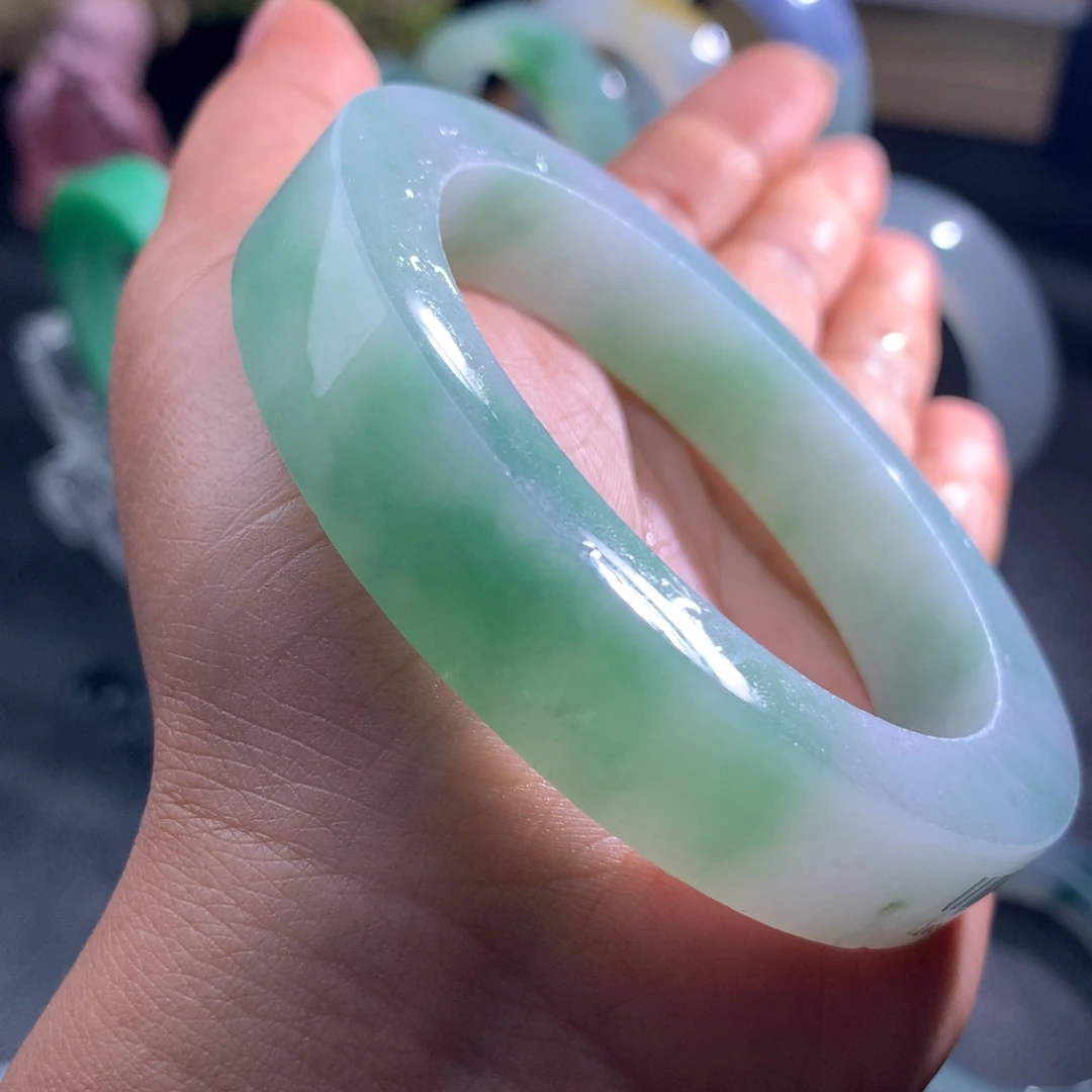 豆***菜定制翡翠未镶嵌手镯