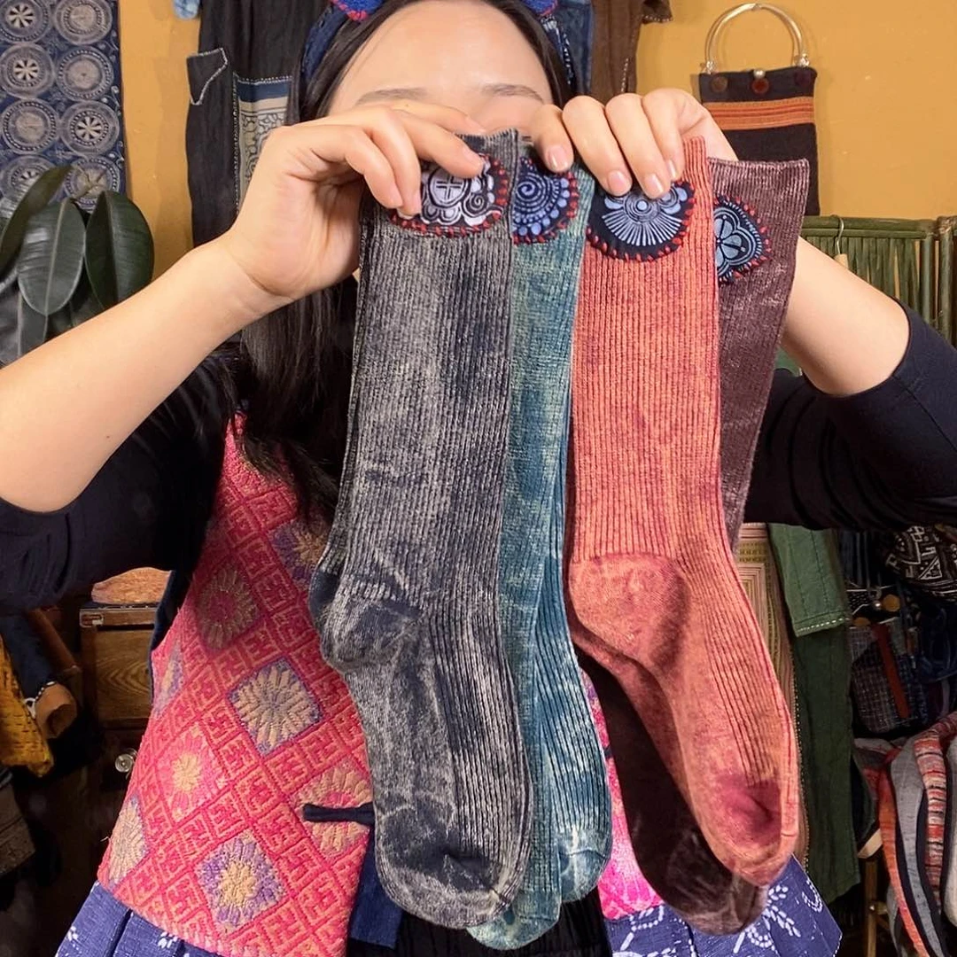 织绣手工植物染袜子