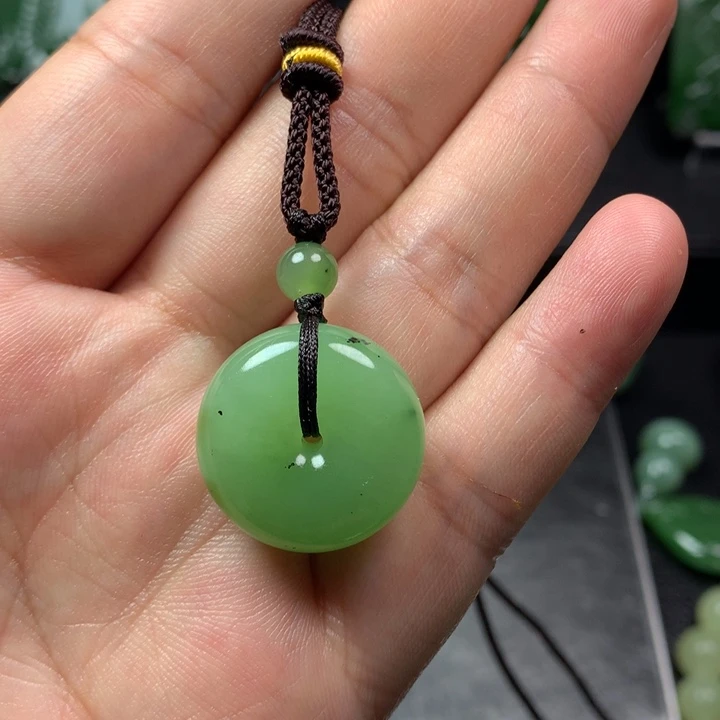 白***️和田玉未镶嵌颈饰