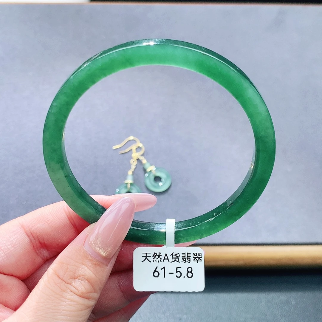 未镶嵌手镯（圆镯）翡翠