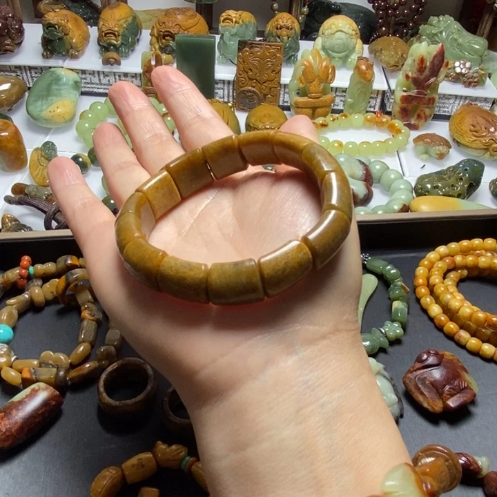 藏***拉岫岩河磨玉（透闪石质玉）未镶嵌珠宝奇石