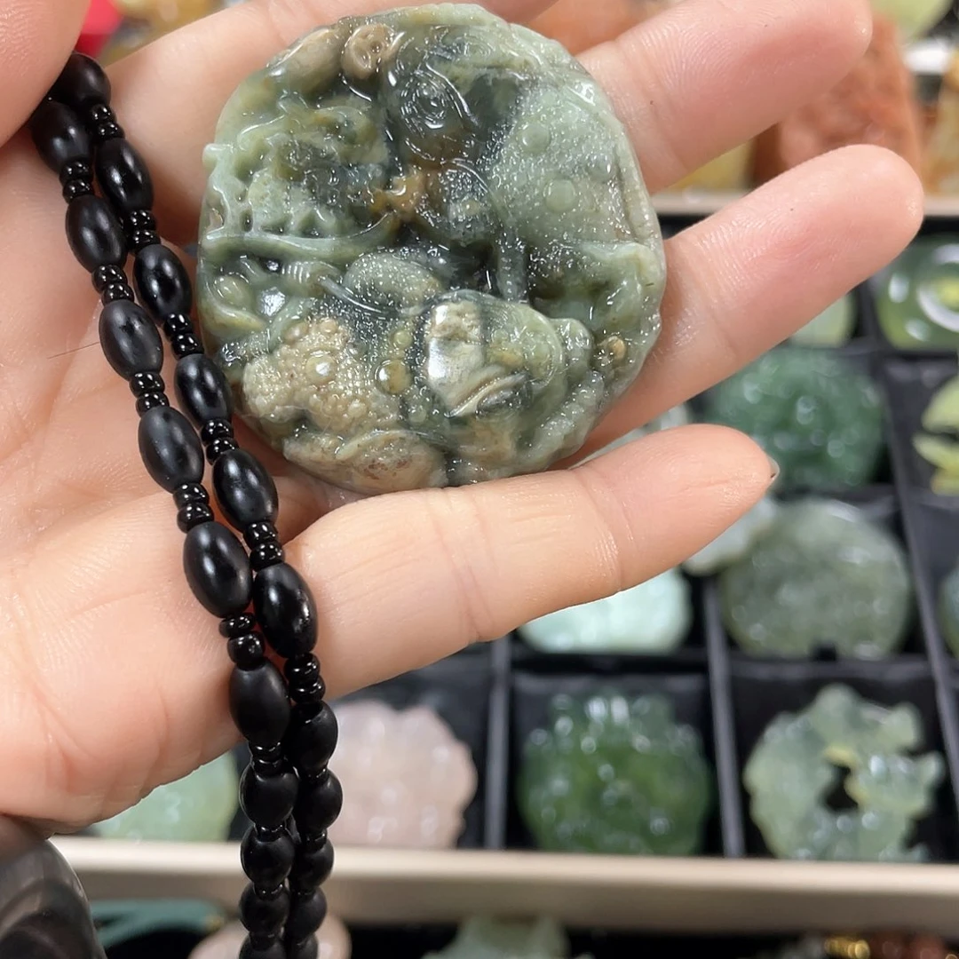 蛇纹石玉颈饰未镶嵌