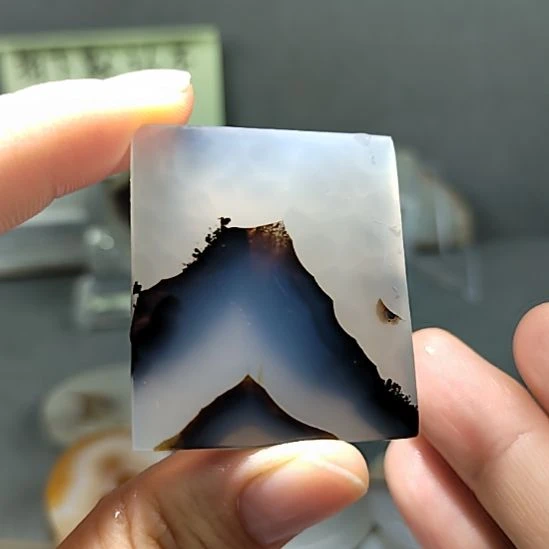 玛瑙/玉髓未镶嵌颈饰山外山