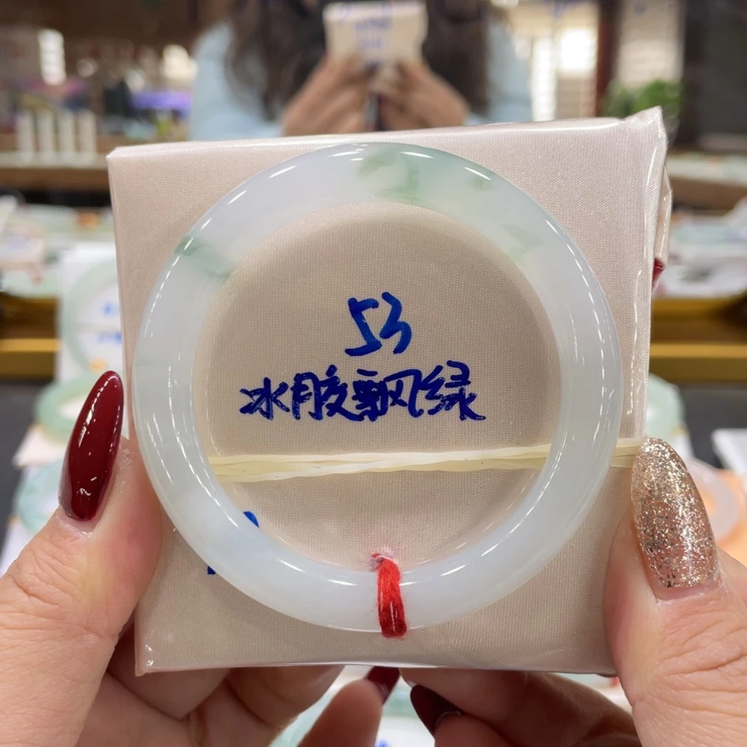 翡翠手镯未镶嵌来*来翡翠