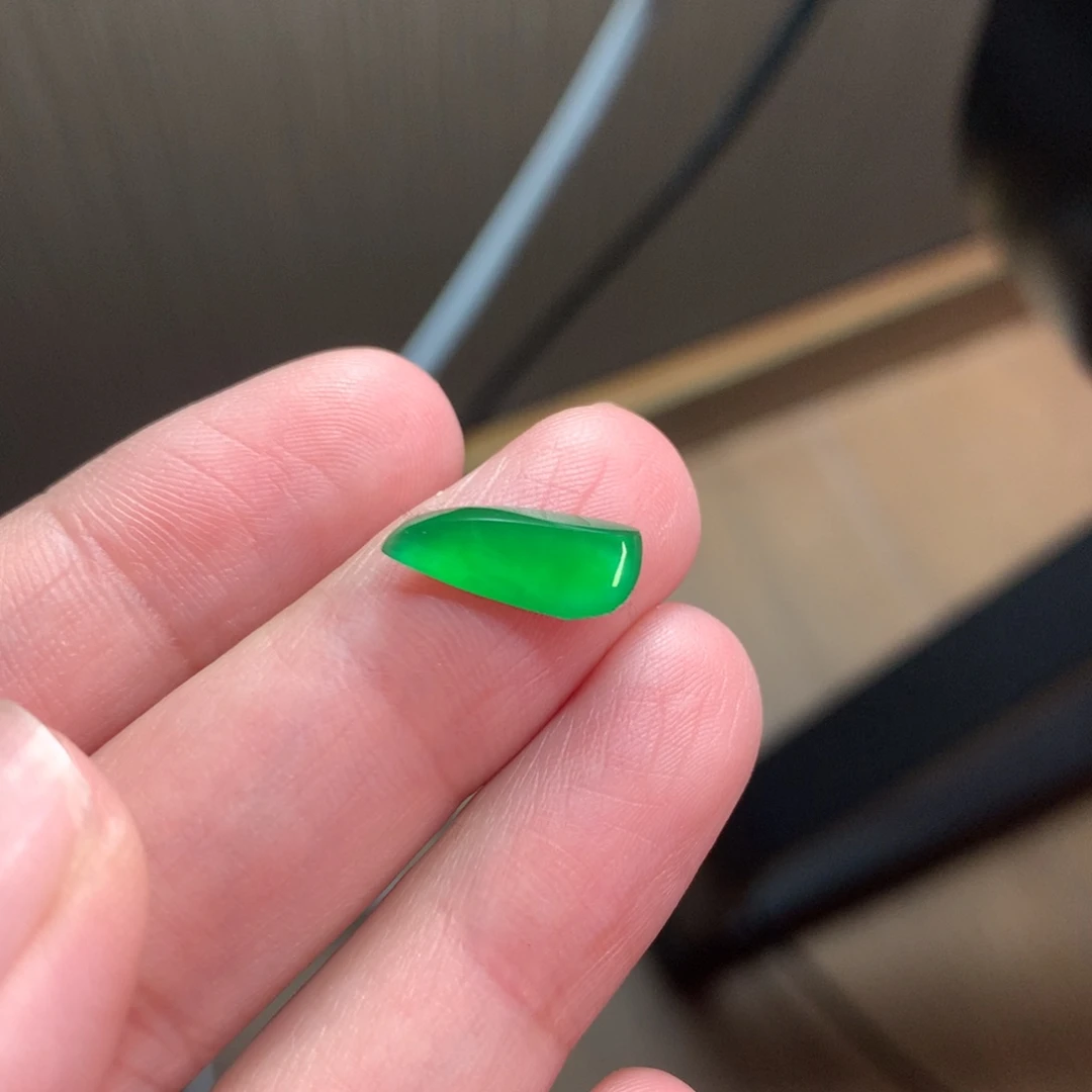 翡翠未镶嵌颈饰大绿随行