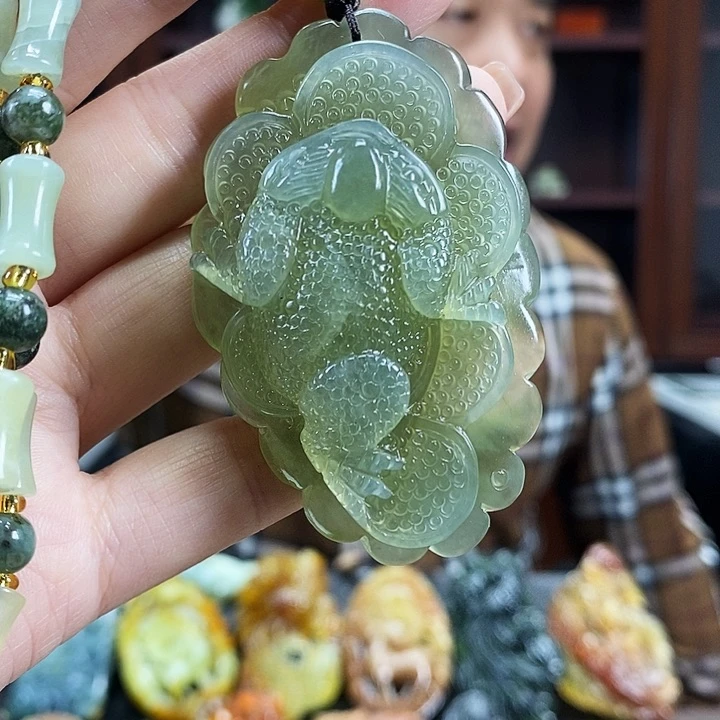 蛇纹石玉未镶嵌吊坠