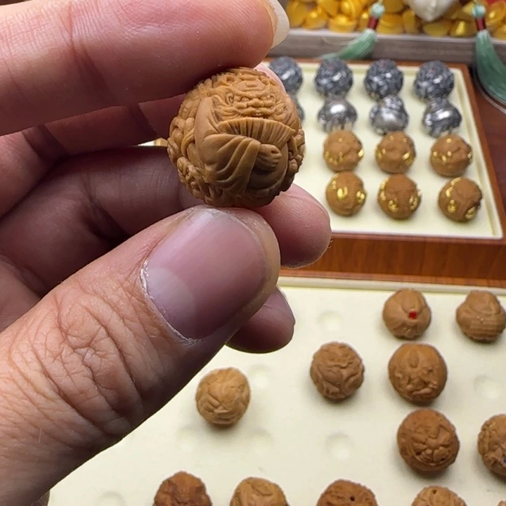 纯手工猴头雕刻钟馗嫁妹