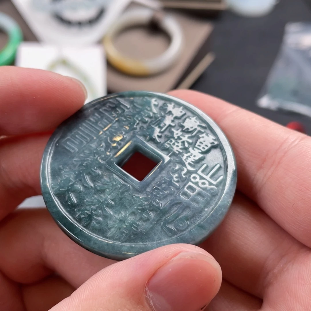 翡翠颈饰未镶嵌青*子吊坠