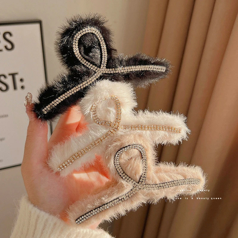 秋冬毛绒发夹女后脑勺盘发毛绒抓夹头饰高级感水钻鲨鱼夹子发卡