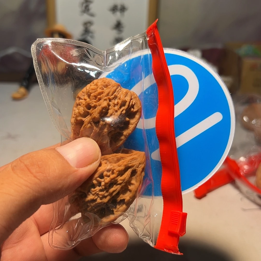 明***八文玩核桃，蓝色10号