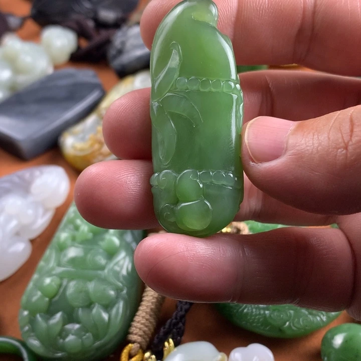 未镶嵌和田玉挂件