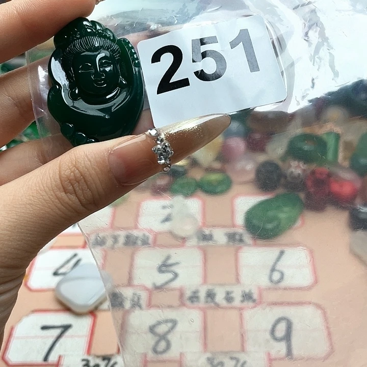 玛瑙/玉髓颈饰合金三****南