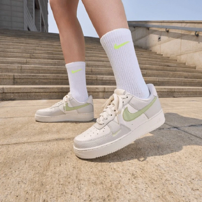 耐克AIR FORCE 1女子舒适耐磨百搭运动休闲鞋IB3881-001