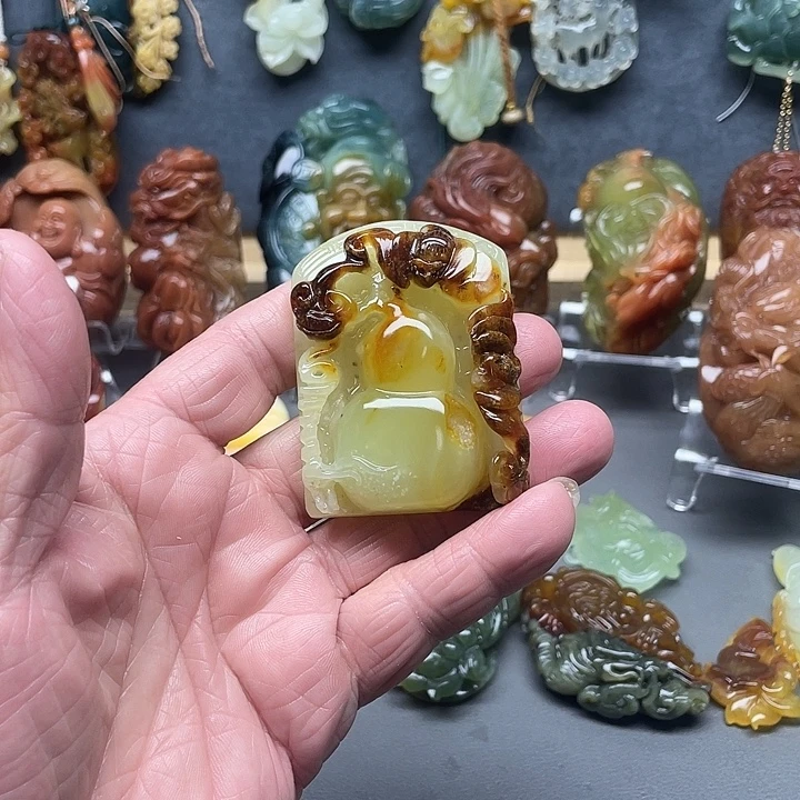 蛇纹石玉未镶嵌挂件