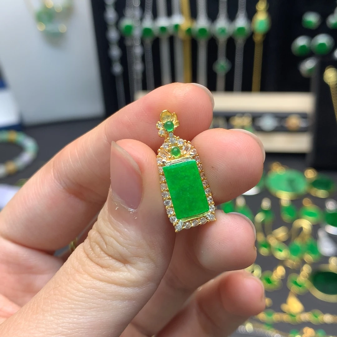 翡翠未镶嵌吊坠(不含链)有纹裂