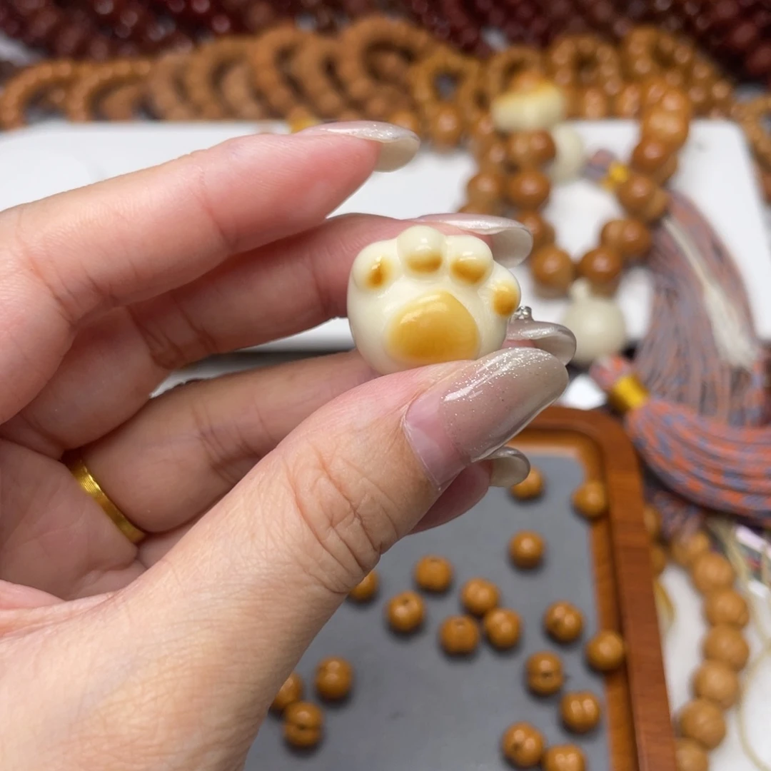 左***边猴头核桃配饰爱心