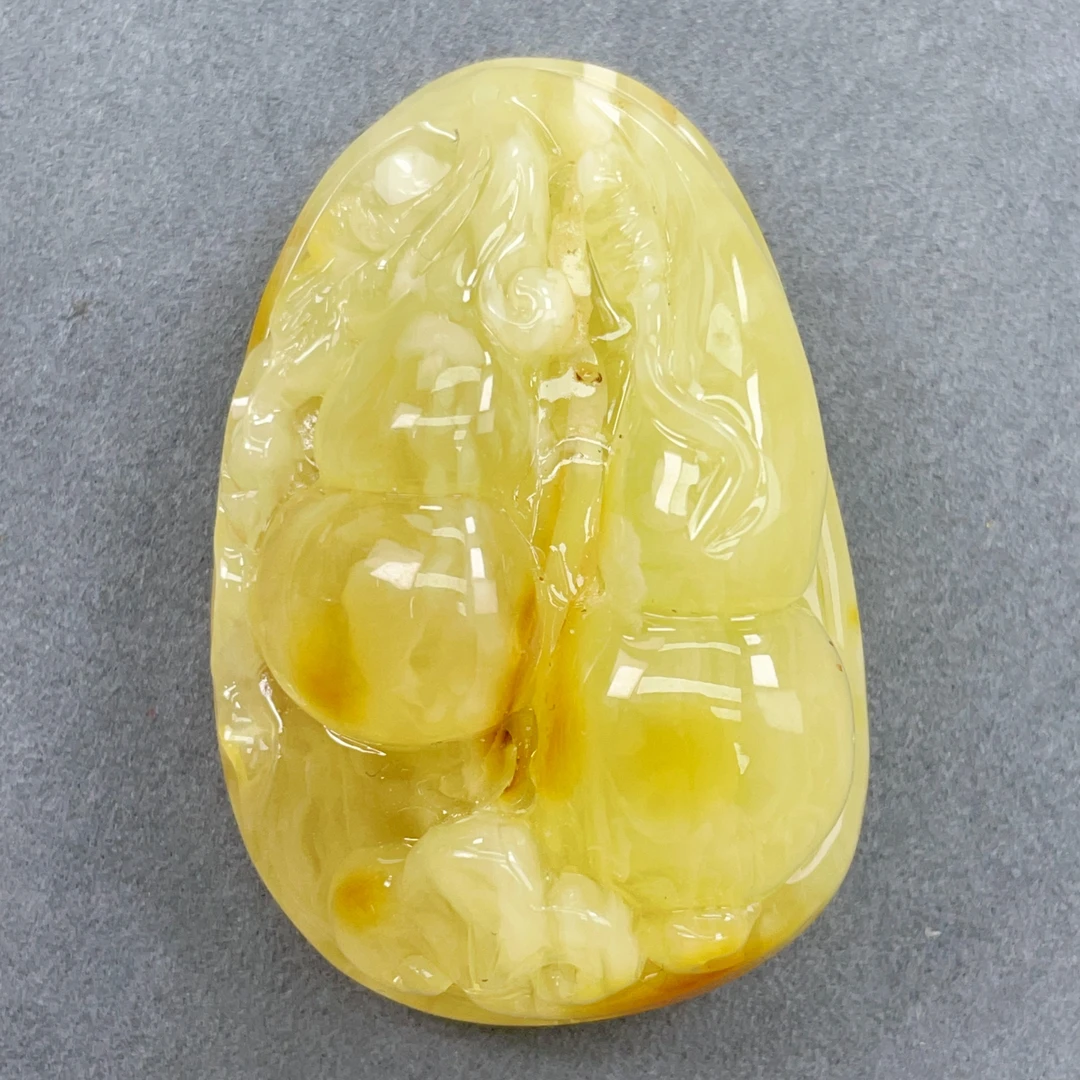 鸡油黄瑕疵蜜蜡葫芦吊坠51×34×20（1379号）