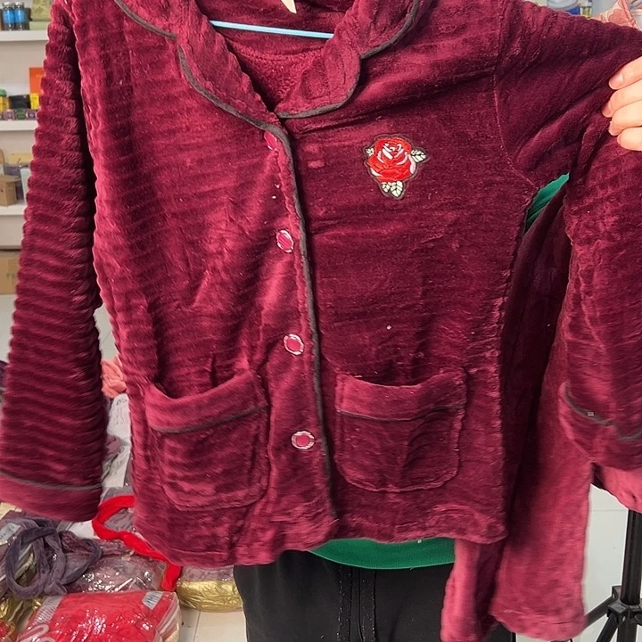 M码玫瑰花红色套装