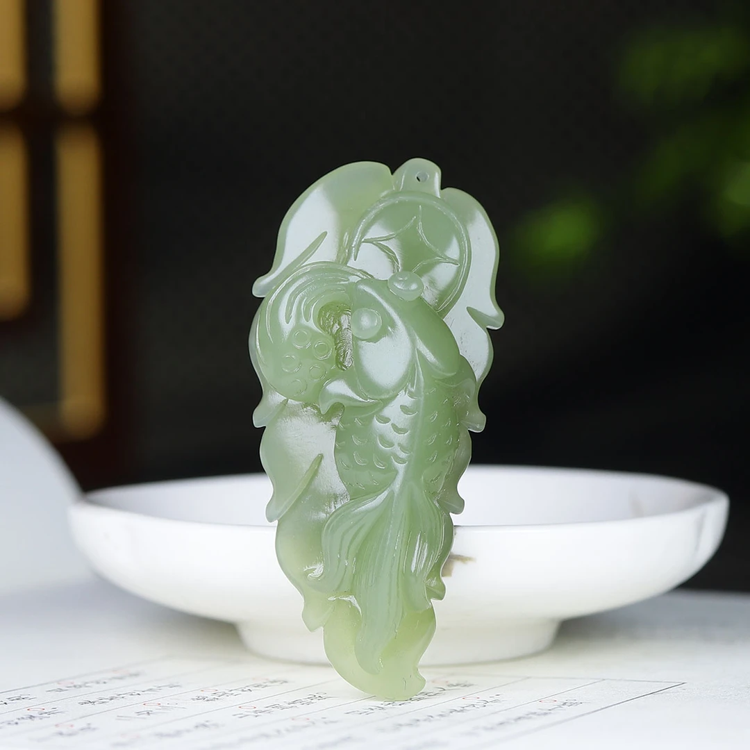 1208156和田玉连年有余挂件