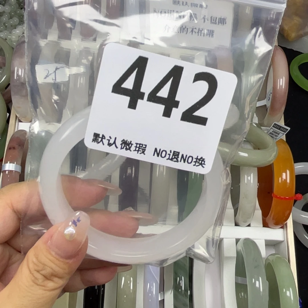 大***色未镶嵌手镯石英质玉60-442
