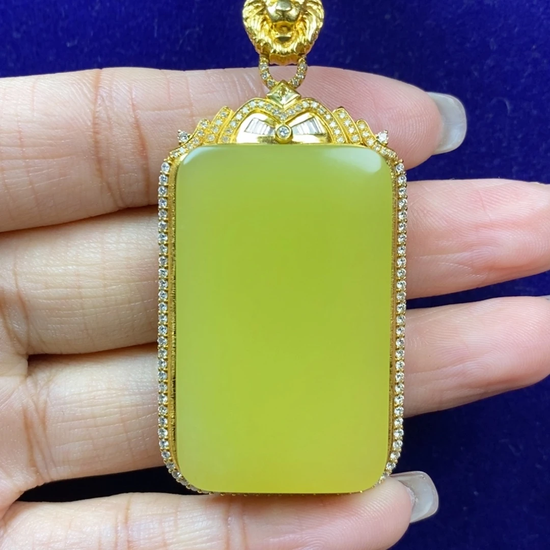 灭***动和田玉18K金镶嵌挂件