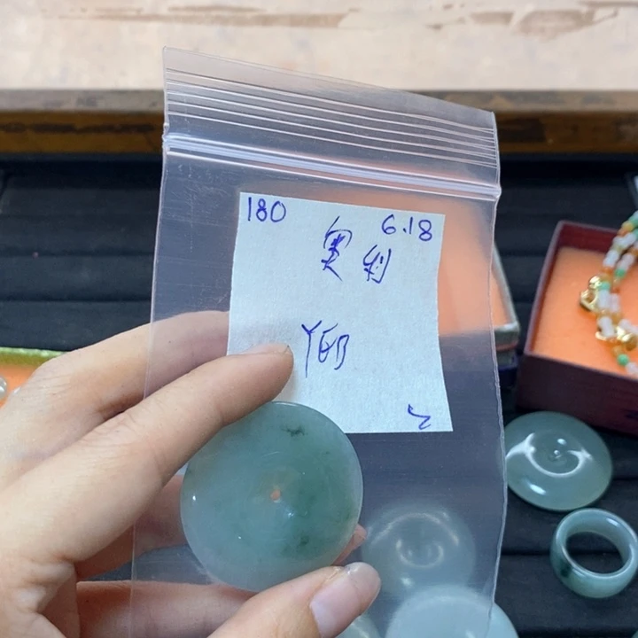 奥****定制翡翠未镶嵌不退