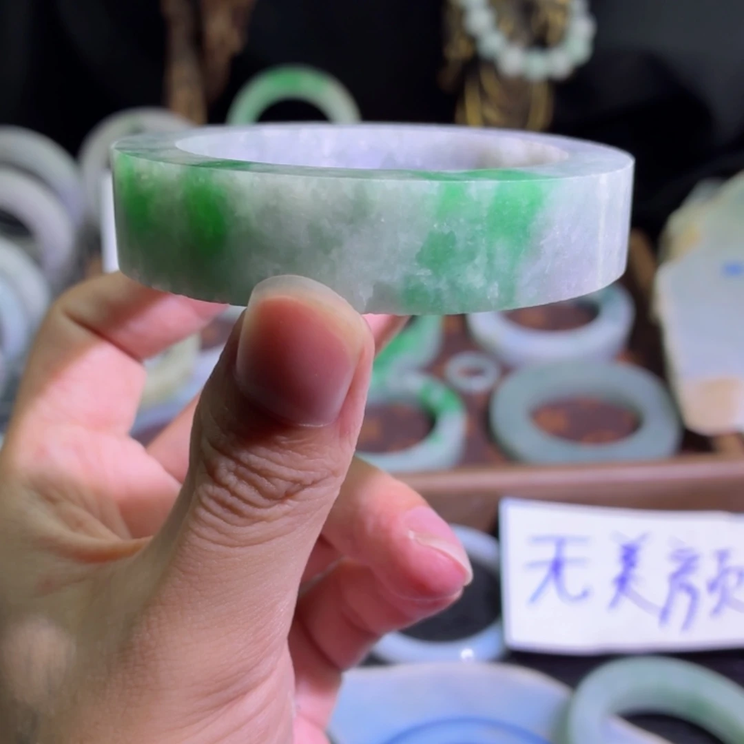 定制翡翠未镶嵌天然翡翠A货毛胚手镯