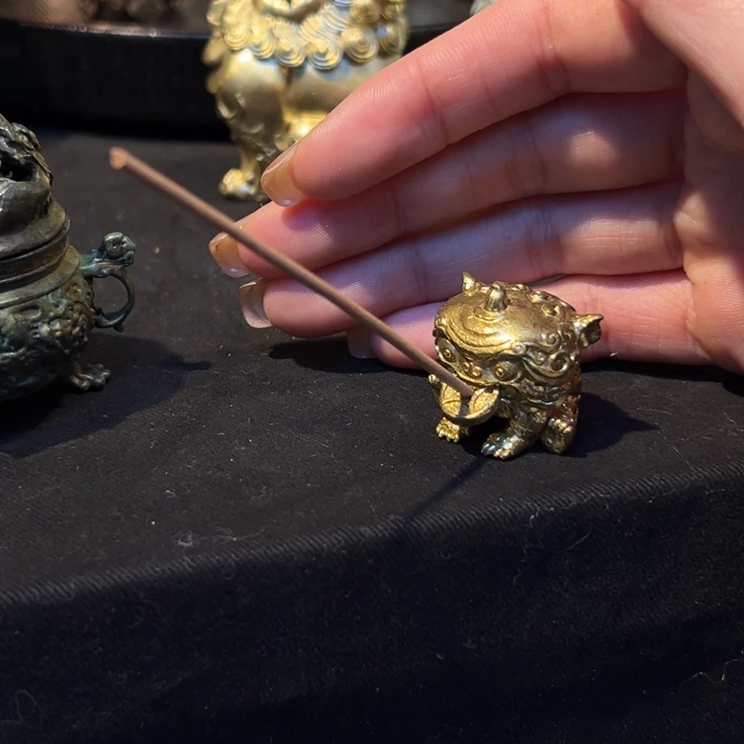 瓷片陶瓷。     陶瓷。