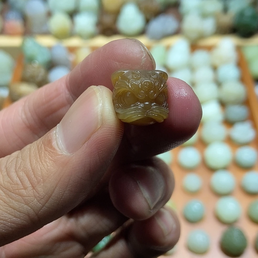 和田玉未镶嵌颈饰定制