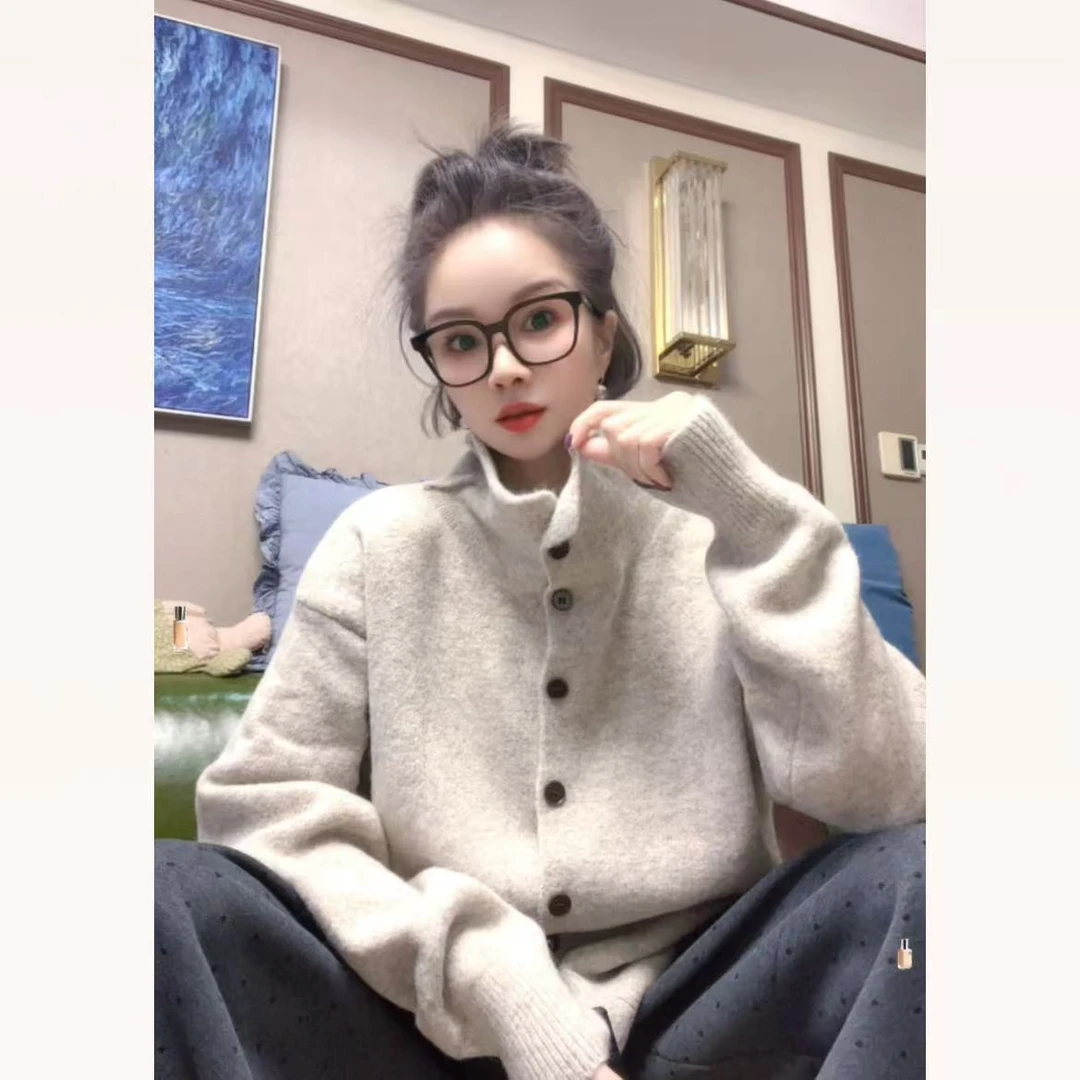 2025冬季新款半高领单排扣设计简百搭洋气宽松针织上衣