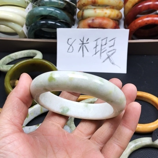蛇纹石玉手镯未镶嵌辰**月