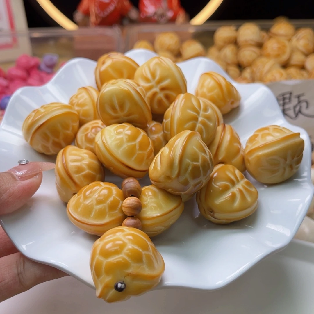 吊坠白玉菩提B25-35mm/3颗 象牙果富甲天下 微瑕