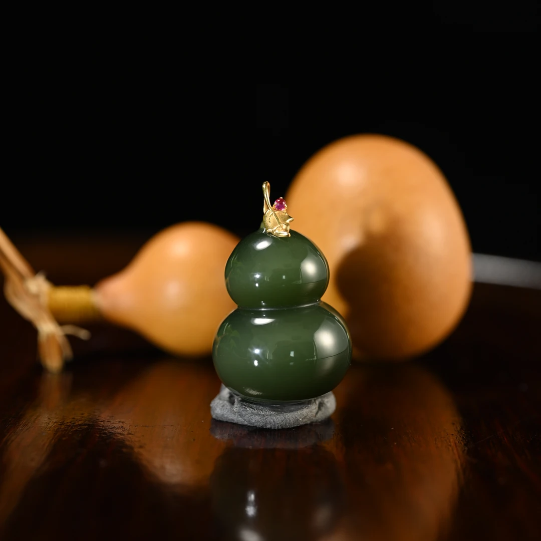 Lot8811 2511190019和田玉碧玉葫芦挂件/保利