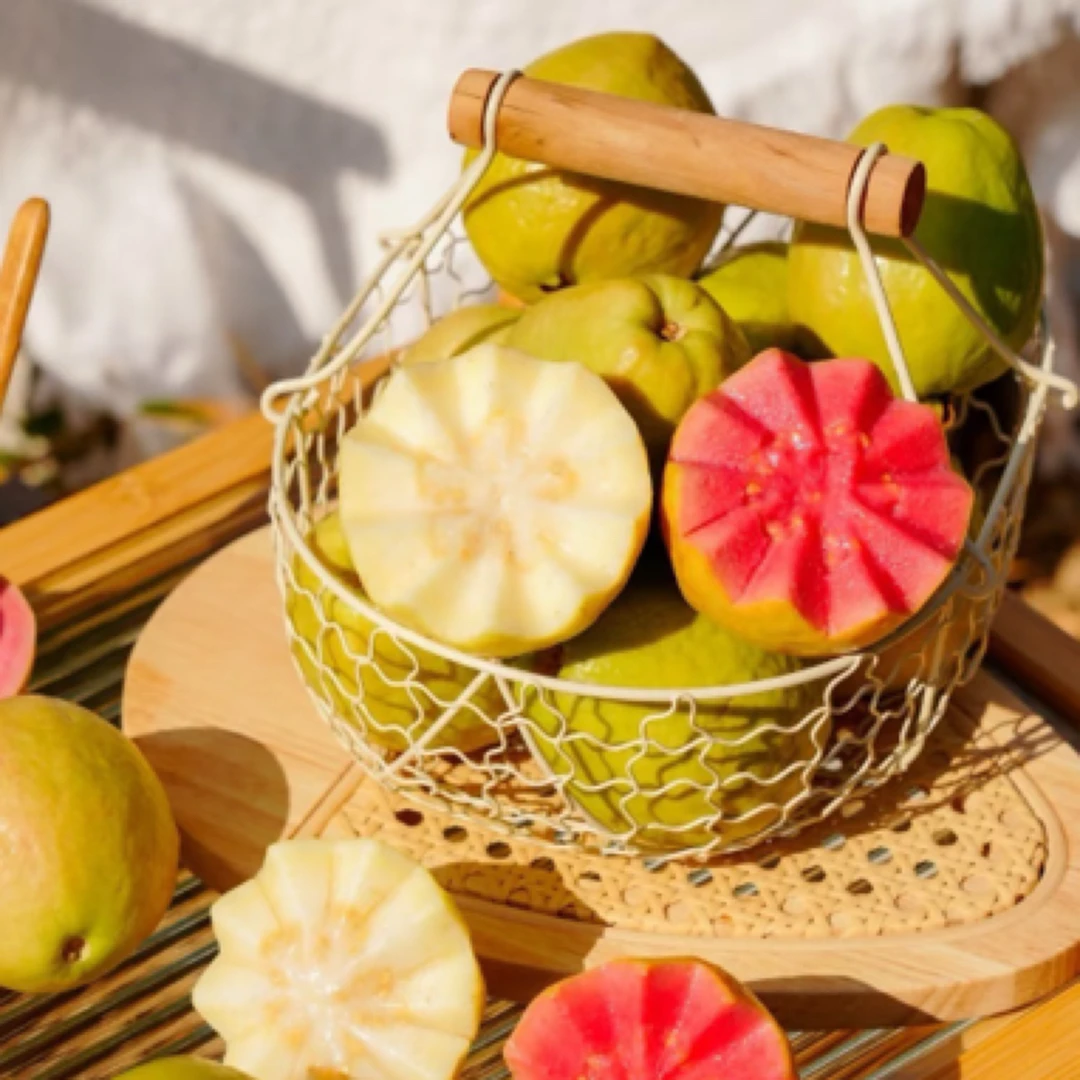 （牛果多福利）双拼芭乐 软糯香甜 果重约2.5斤左右一箱6～10颗，红白果发货比例为随机没有固定