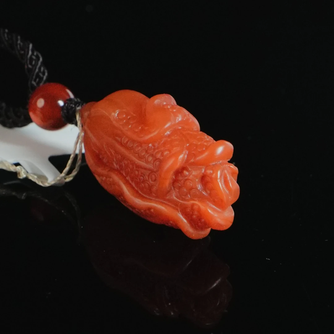 M6870 南红白菜吊坠 25*14*9mm 6.79g