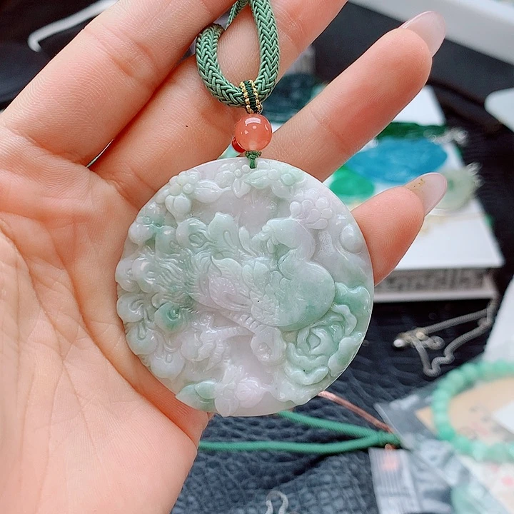 翡翠未镶嵌吊坠(赠链)