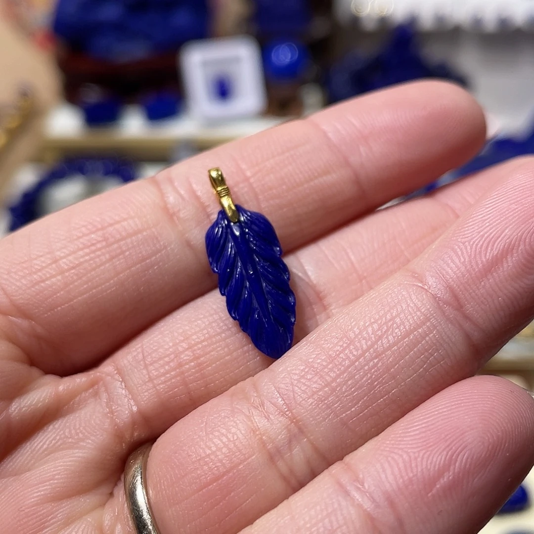 ༺***༻青金石18K金镶嵌高品羽毛挂件