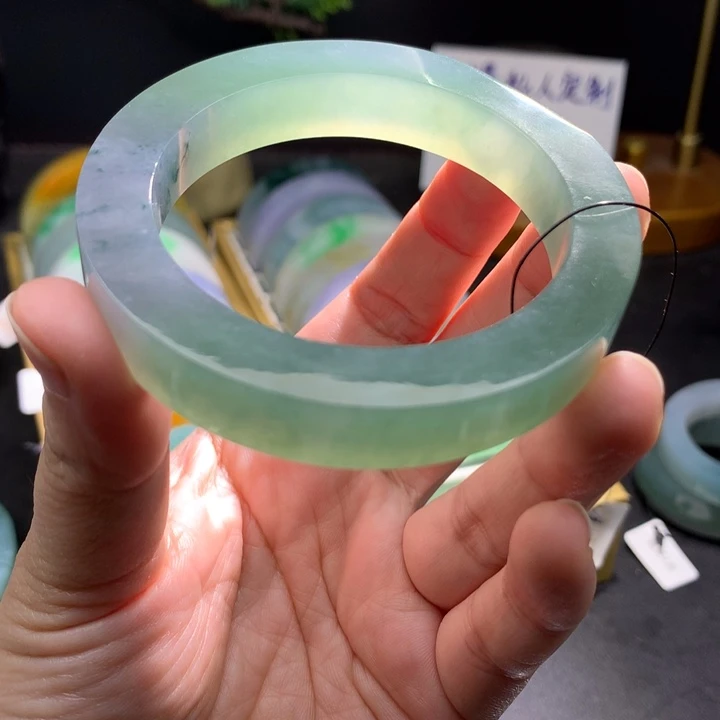 定制翡翠未镶嵌翡翠手镯