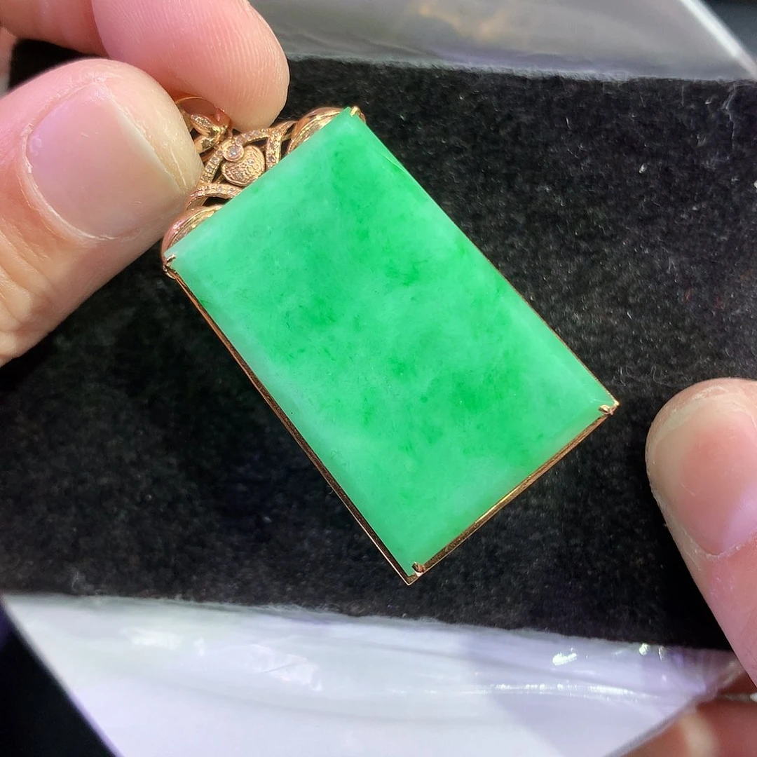 翡翠吊坠(赠链)18K金镶嵌