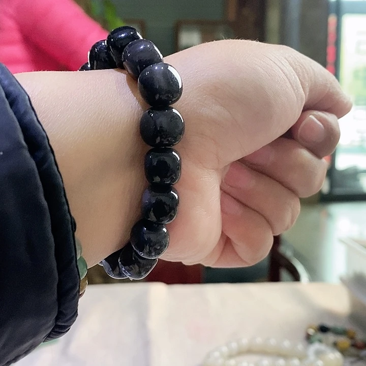 密玉（石英质玉）颈饰未镶嵌