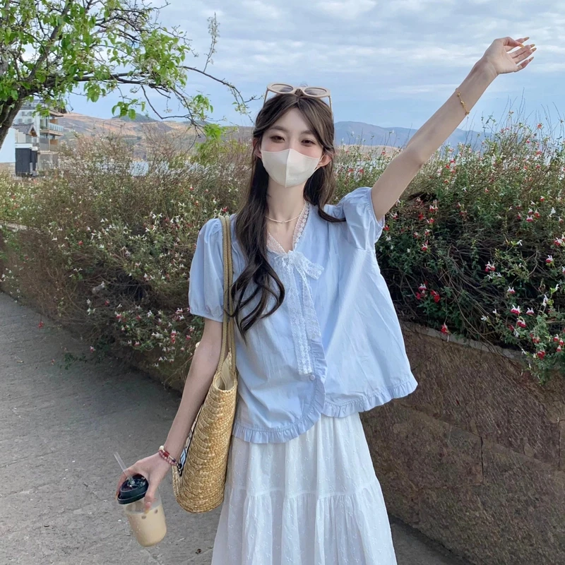 A2590韩系chic蝴蝶结蕾丝拼接蓝色衬衫法式漂亮宽松衬衫短袖女款
