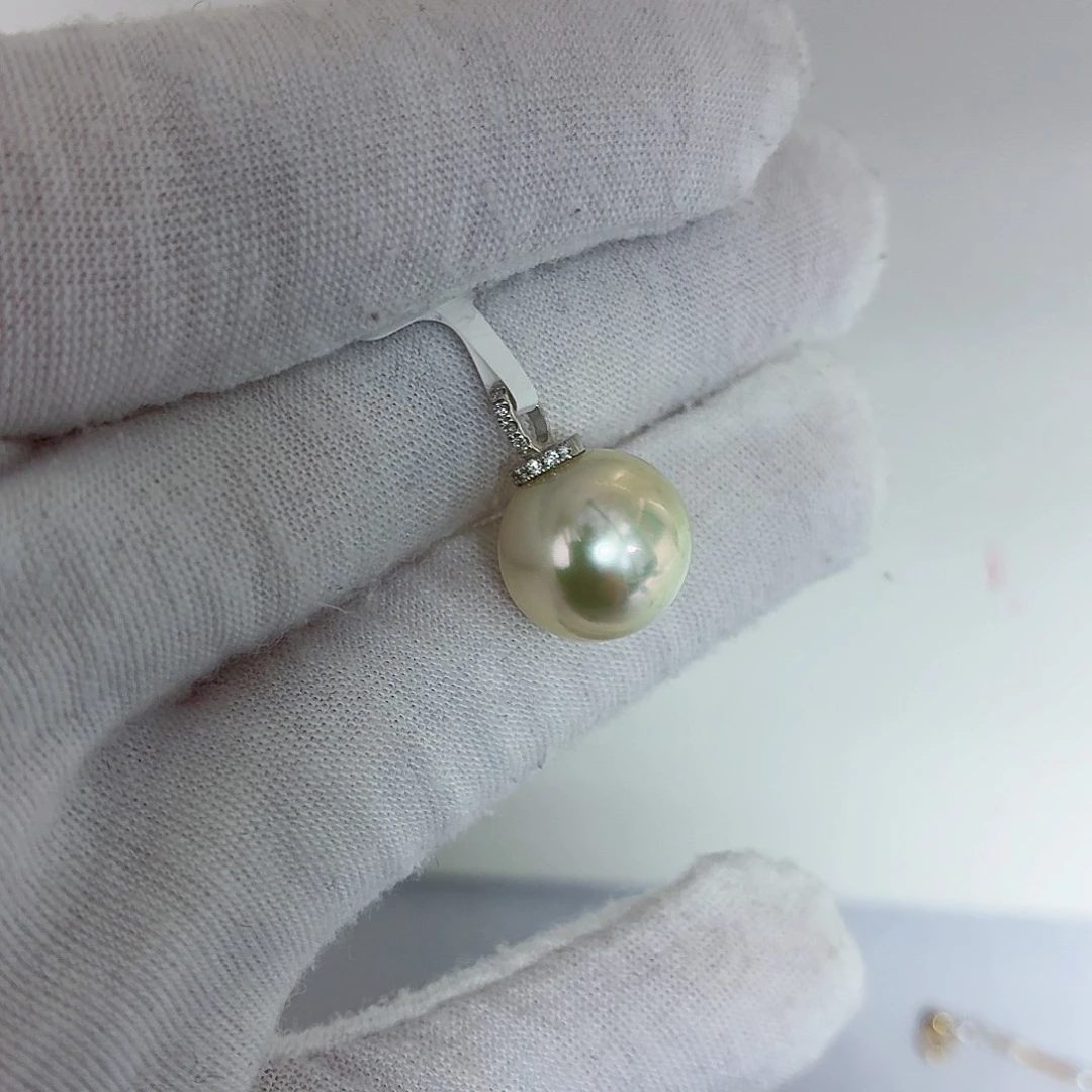 海水珍珠颈饰铂Pt900镶嵌澳白干枯12-13mm总价1680