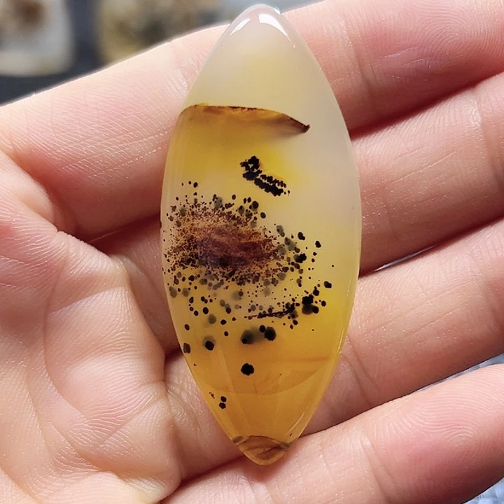 玛瑙/玉髓未镶嵌珠宝半成品