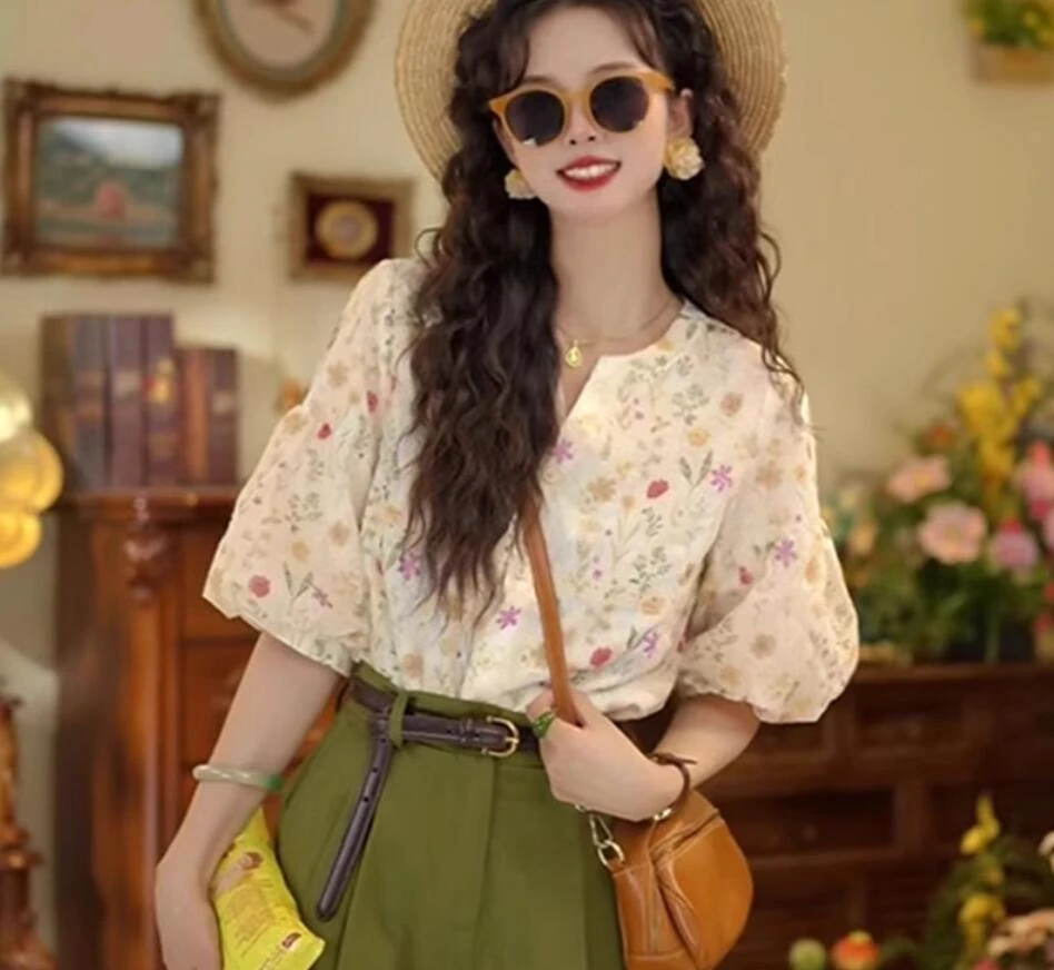 港风复古气质刺绣碎花衬衫新款小个子减龄漂亮上衣