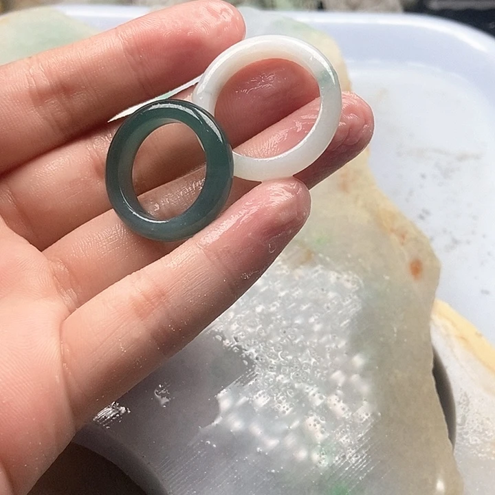 翡翠未镶嵌颈饰刘***u翡翠