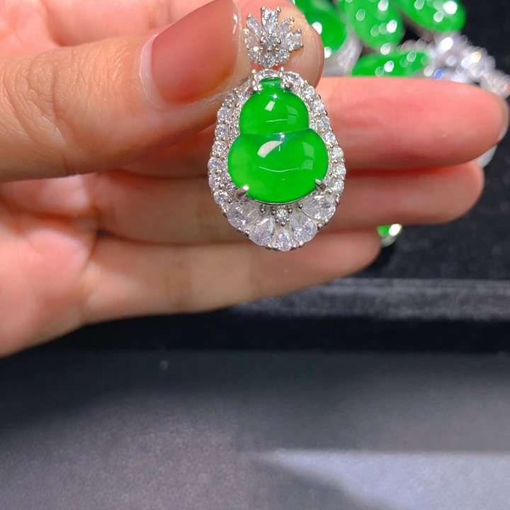 翡翠银S925镶嵌颈饰一个