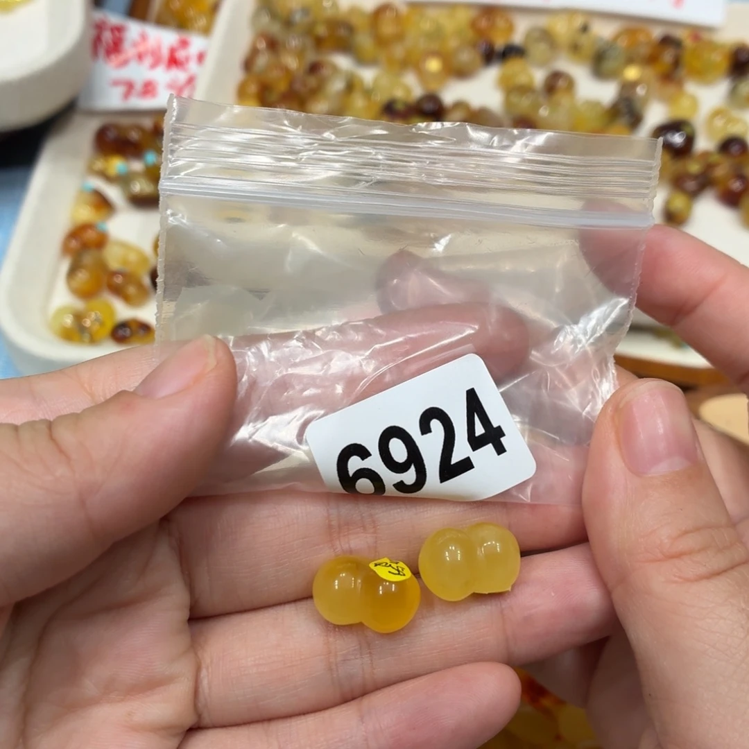 简***淡琥珀未镶嵌珠宝奇石