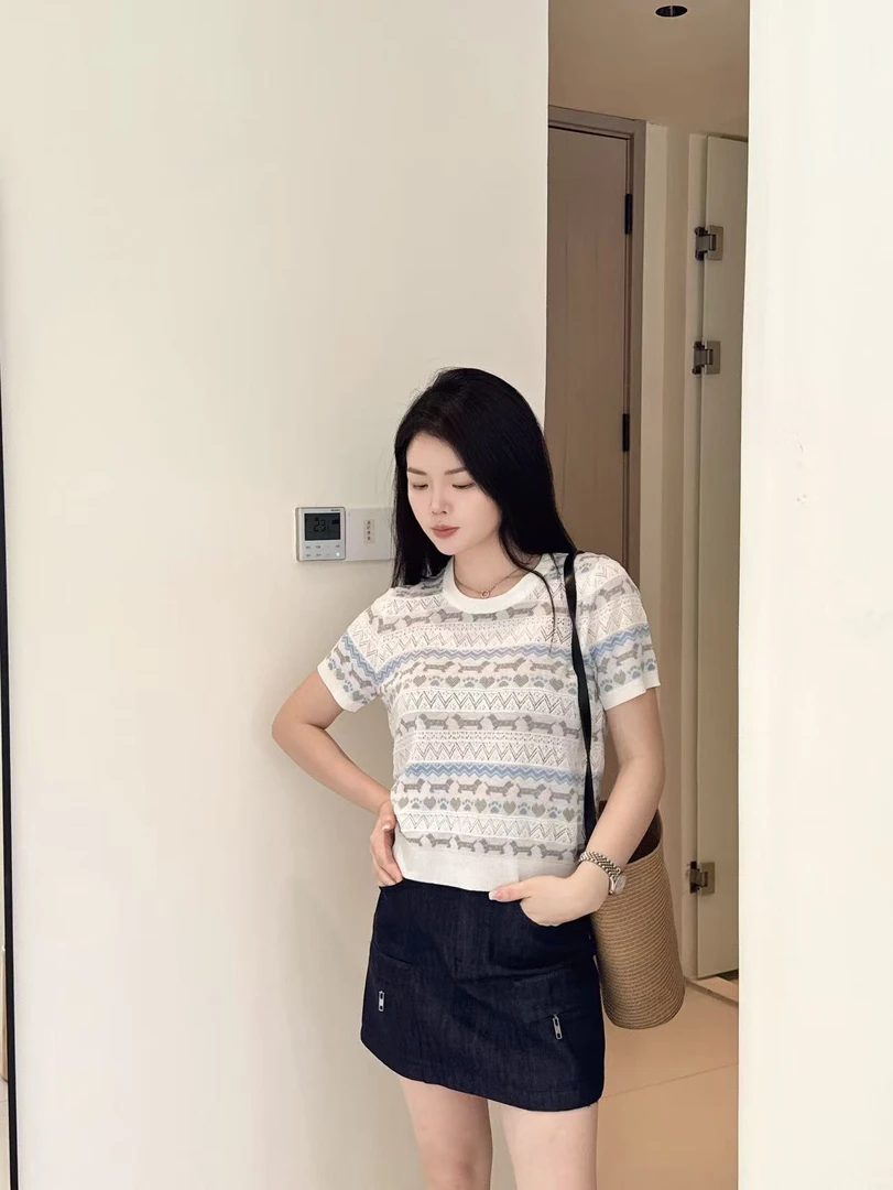 ODUOER【实体同款】透气圆领夏季条纹毛针织衫女常规款渐变白色镂空